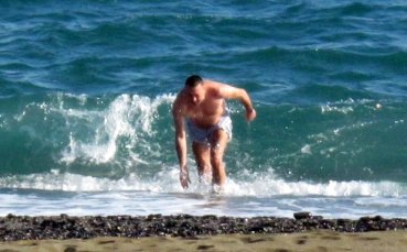 СНИМКИ: Неделчо Матушев отпуска с плуване в Средиземно море