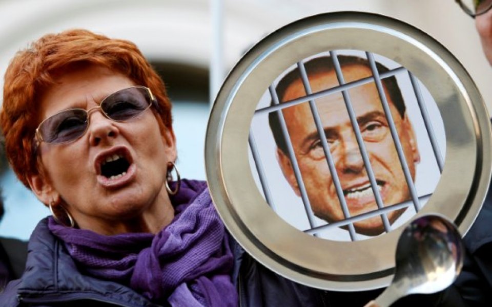 СНИМКИ: Хиляди феминистки скочиха срещу собственика на Милан