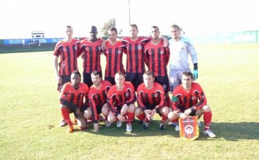 Али Баба докара здрави и читави футболистите на Локо Сф