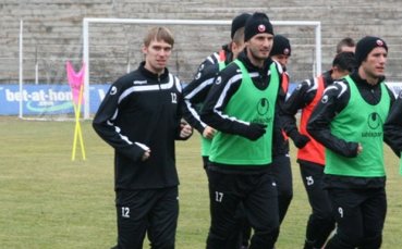 Матушев пуска Огунсото, Щромайер и Раймонди, Коко Динев ги гледа