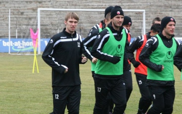 Матушев пуска Огунсото, Щромайер и Раймонди, Коко Динев ги гледа