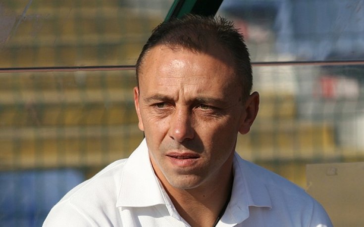 Берое чака жълтата карта на Ромарио, за да го картотекира