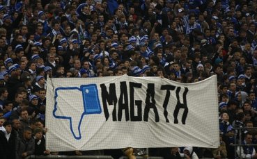 Феновете на Шалке се подиграха на Феликс Магат чрез Facebook