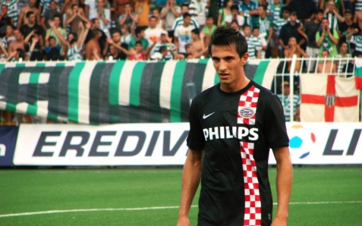 Манолев с асистенция при равенство на ПСВ