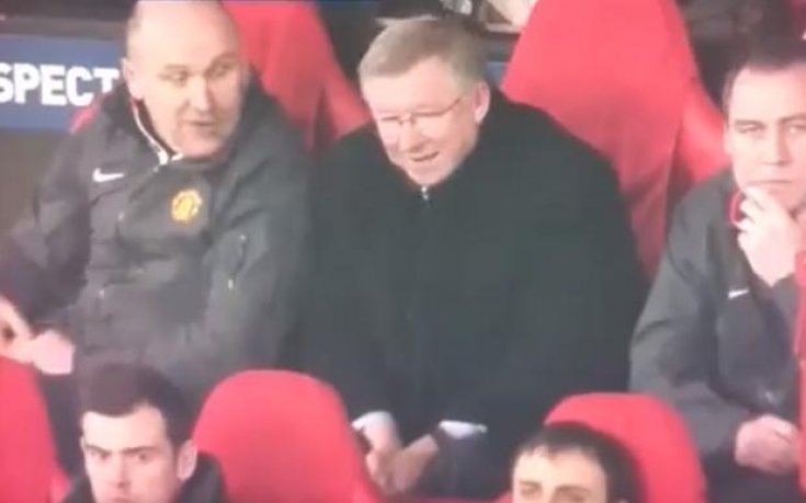 ВИДЕО: Сър Алекс и Майк Фелън се смеят на Бербатов