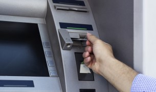 Двама молдовци разбивали банкомати у нас