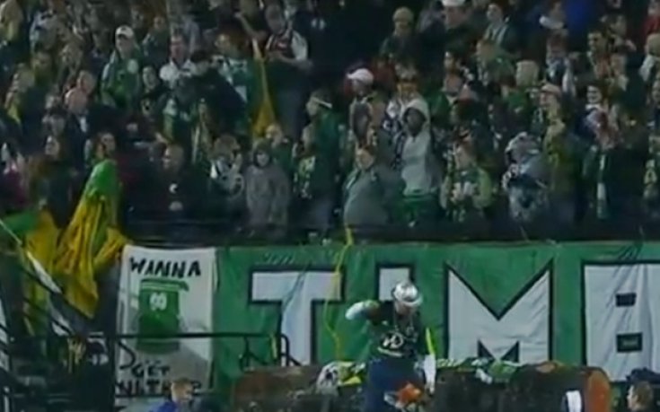 ВИДЕО: На мач с моторна резачка? В САЩ може