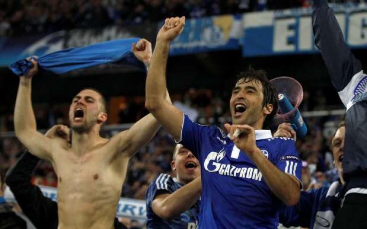 Фиго: Шалке може да изненада Юнайтед