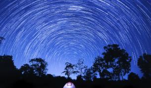 Пик на метеоритния поток Лириди в Деня на Земята