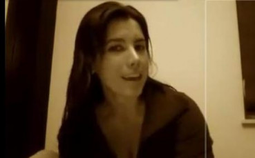 ВИДЕО: Запушете ушите си, скандална звезда пее за Меси