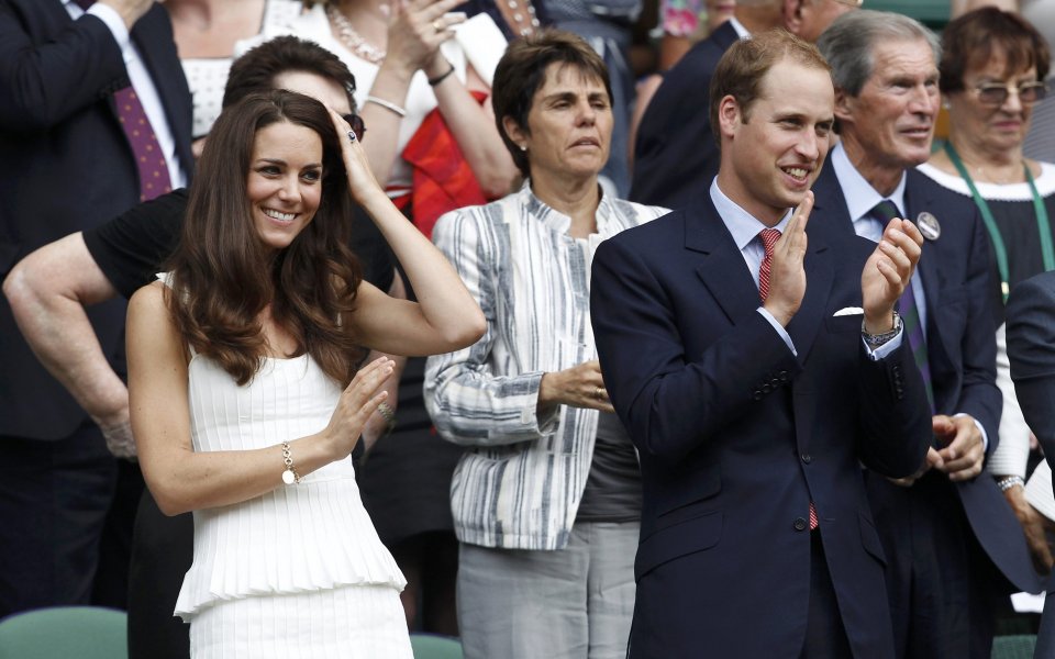 СНИМКИ: Принц Уилям и Кейт аплодираха на крака успеха на Цвети