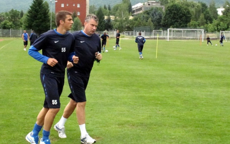 Милиев и Акалски тренират облекчено, Гонзо пробва два състава за мача с Локо Сф
