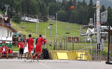 ВИДЕО: Тенис на маса и баскетбол във футболния ЦСКА