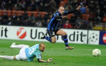 Трансферен удар: Малага измъква Снайдер под носа на Ман Юнайтед