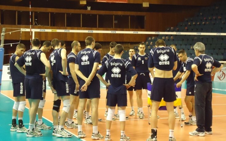 Стойчев почва с 25 волейболисти за Евро 2011