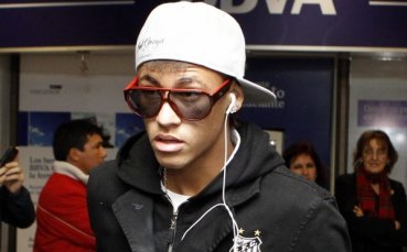 Неймар остава още една година в Сантос