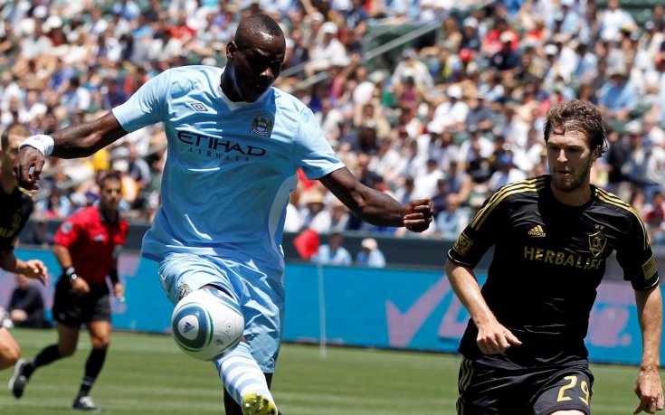 ВИДЕО: Балотели „извади от кожата” Манчини пред очите на Бекъм