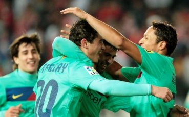 Афелай остава в Барселона