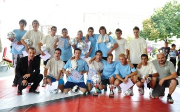 СНИМКИ: 19-годишен спечели първия национален турнир по фрийстайл футбол в България