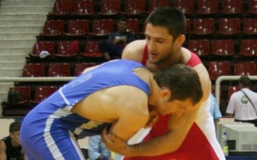 Елис Гури започна с победа в Истанбул, Венелин Венков загуби
