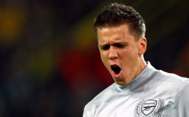 Вратарят на Арсенал чака момичето на сърцето си да се дипломира