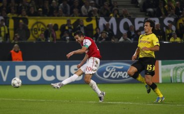 Анжи ще преследва Ван Перси и Никола Анелка