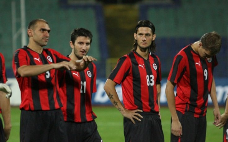 Играчите на Локомотив съпричастни с Херо