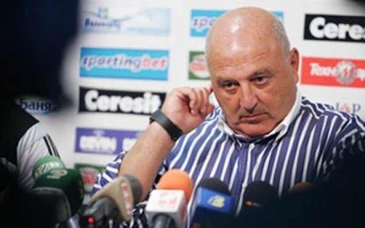 Лудогорец публикува виц за Венци Стефанов на сайта си