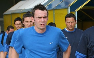 Щърков се размина с операция, но няма да играе до Нова година