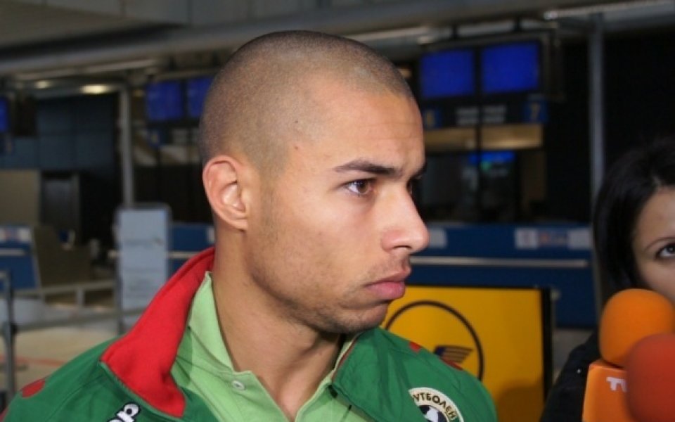 Лекарите в Ловеч вдигат Чико на крака, той иска да е поне на пейката