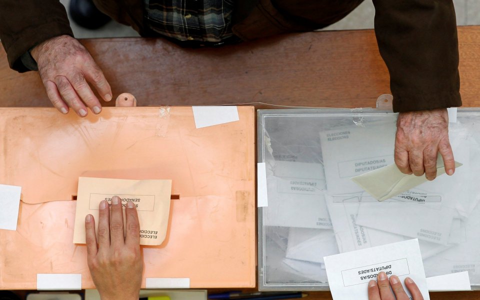 КУРИОЗНО: Гласуват на общи избори с бюлетина за Барса