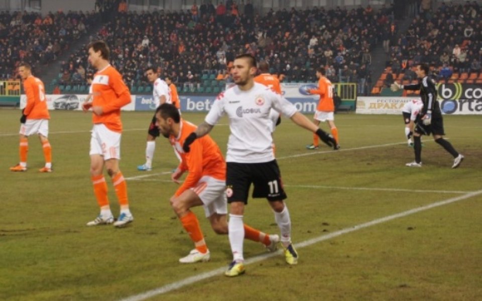 ЦСКА и Литекс минават само с глоби за хвърлените предмети