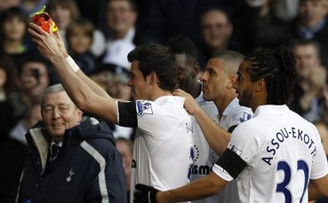 ВИДЕО: Тотнъм задмина Ман Юнайтед, Арсенал смачка Уигън