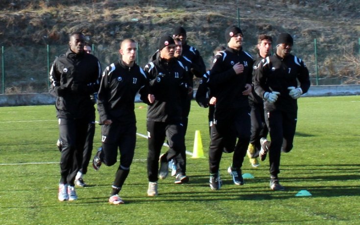 Малик Чокунте и Шарл Менди ще водят атаката на Локо Пд срещу Локо Сф