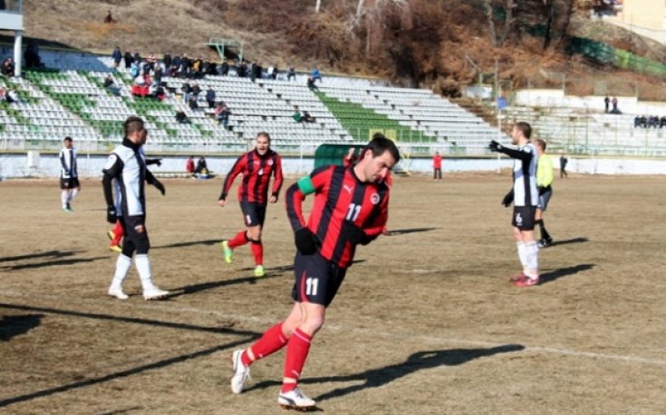 Капитанът на Локо Сф празнува рожден ден