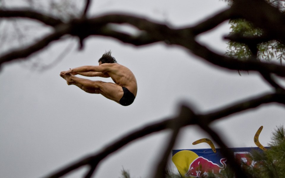 СНИМКИ: Тодор Спасов 4-и в квалификациите за Red Bull Cliff Diving 2012