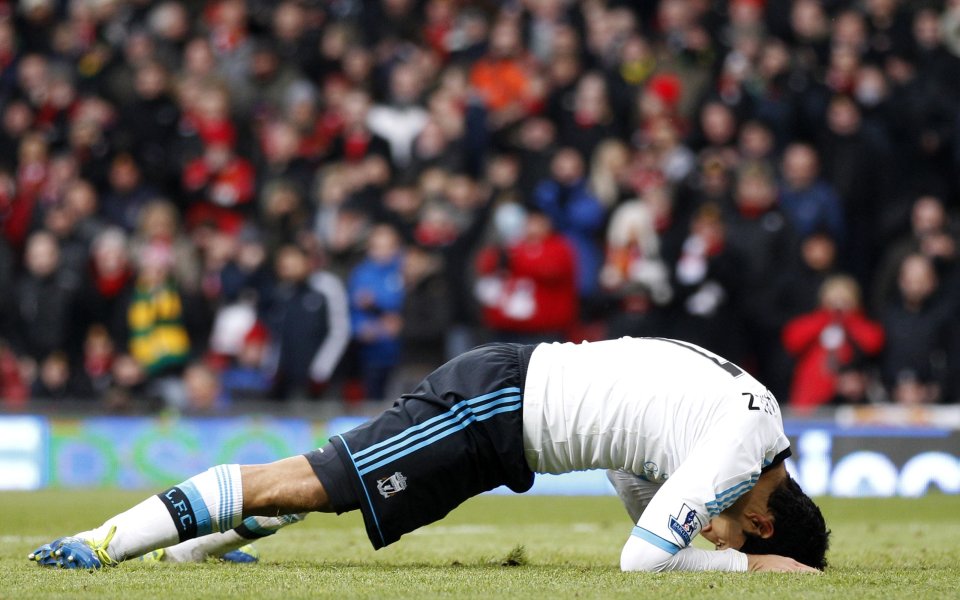 Ливърпул може да изрита Суарес за назидание