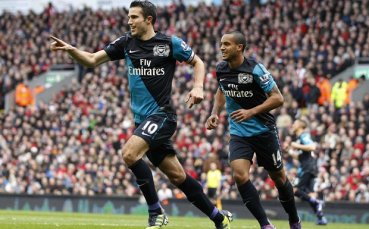 ВИДЕО и СНИМКИ: С два гола на Ван Перси Арсенал обърна Ливърпул