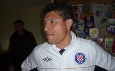 Хайдук на Балъков се издъни в градското дерби