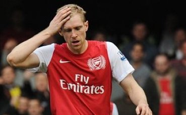 Венгер няма да разчита на Мертезакер до края на сезона