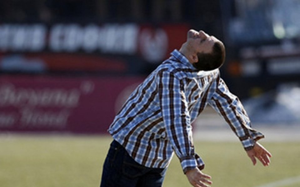Костадин Ангелов: Недоумявам как стадионът в Надежда има лиценз
