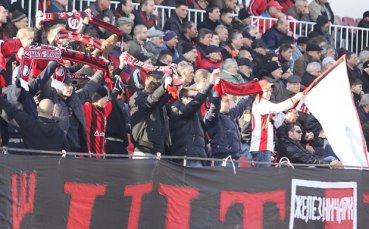 Атрактивен фен подкрепя Локо Сф в Търговище с цял куфар атрибути