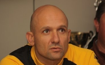 Ботев Пловдив освободи Радуканов, Видолов пое канарчетата