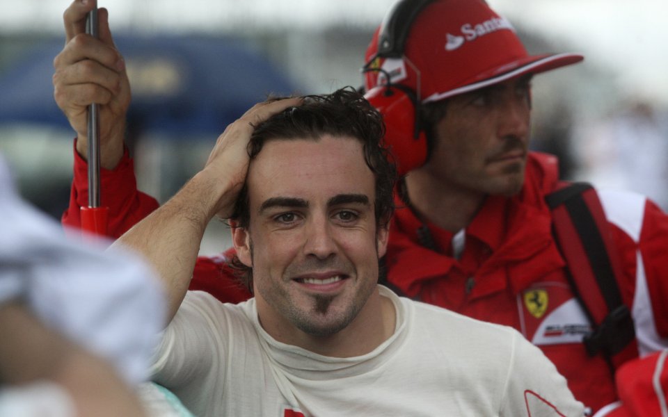 Алонсо получи подарък - новото спортно Ferrari FF за победата си в Малайзия