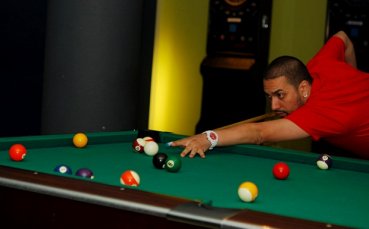 Лора Караджова, Играта, Спенс и Billy Hlapeto & Lexus загряват с билярд преди концерт