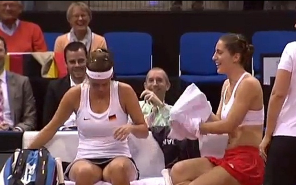 ВИДЕО: Петкович направи стриптийз по време на тенис мач