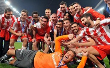 Олимпиакос направи златен дубъл за сбогом с Валверде