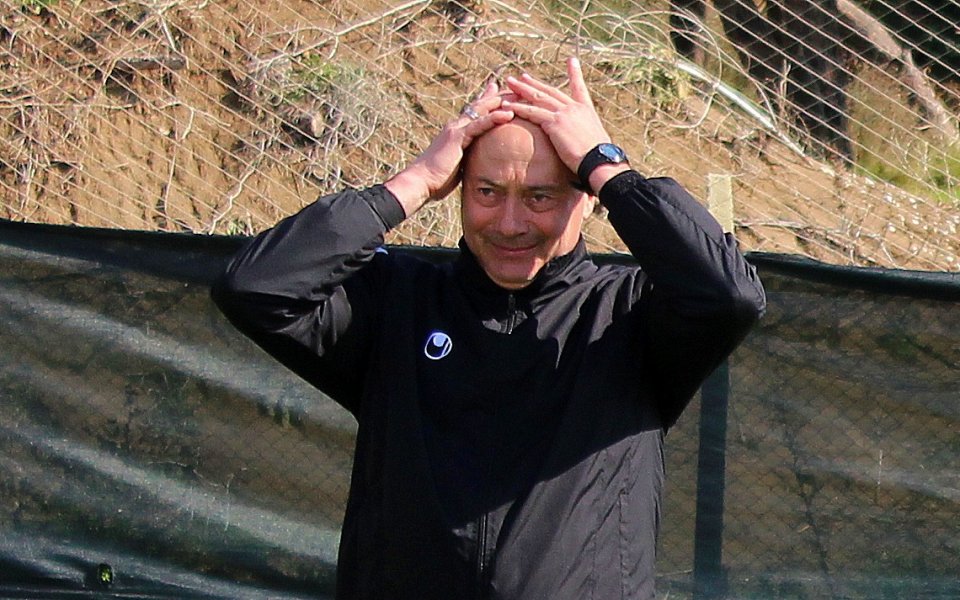 Локо Пд без Даксон срещу Левски, Велев скри отбора в Брестник