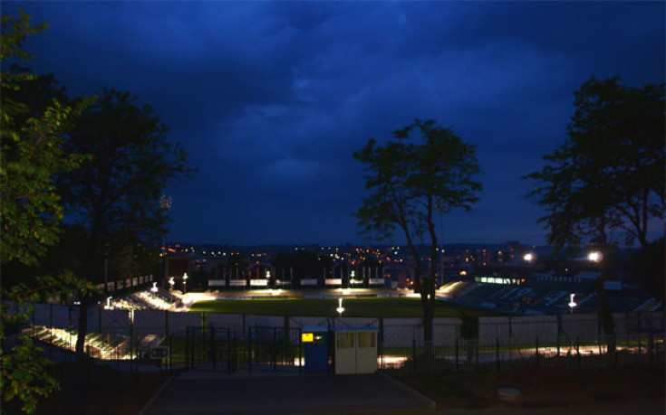 СНИМКИ: 178 лампи ще осветяват Лудогорец Арена