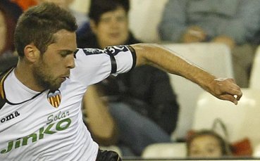 Валенсия очаква оферта от Барса за Алба